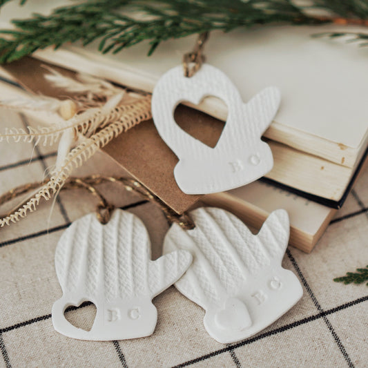 Mitten Ornament With Heart Shape - bonosensu