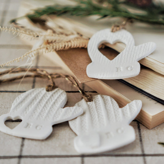 Mitten Ornament With Small Heart, Textile Pattern - bonosensu