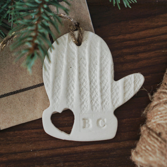Mitten Ornament With Small Heart, Textile Pattern - bonosensu