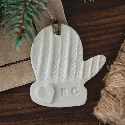 Mitten Ornament With Heart Shape - bonosensu