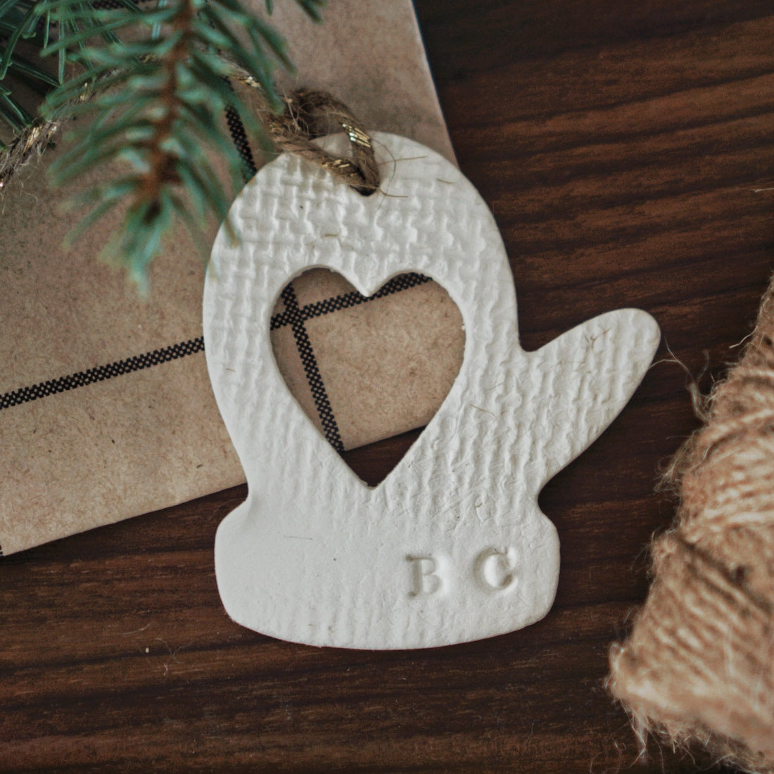 Mitten Ornament With Big Heart, Textile Pattern - bonosensu