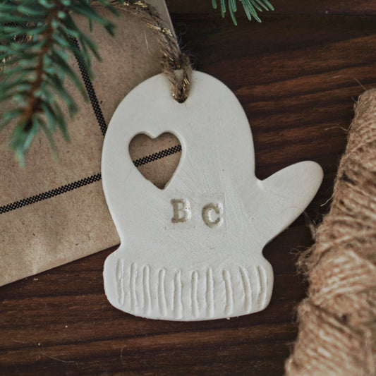 Mitten Ornament With a Heart-Shaped Cutout - bonosensu